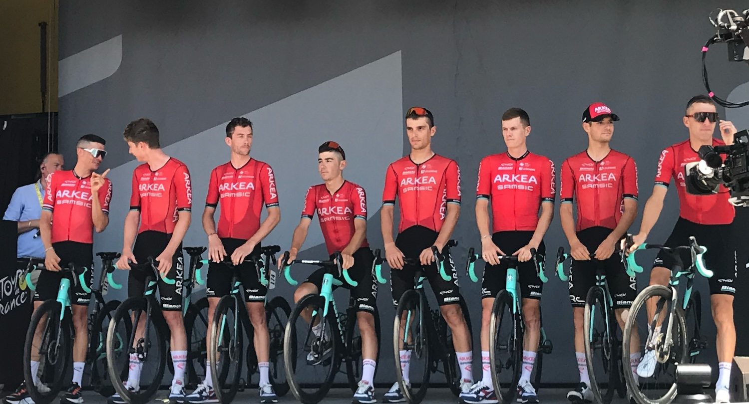 Annemasse_Place_Marches_Podium_Signature_Tour_France_2023_14_etape_Annemasse_depart_equipe_Arkea_Warren_Barguil