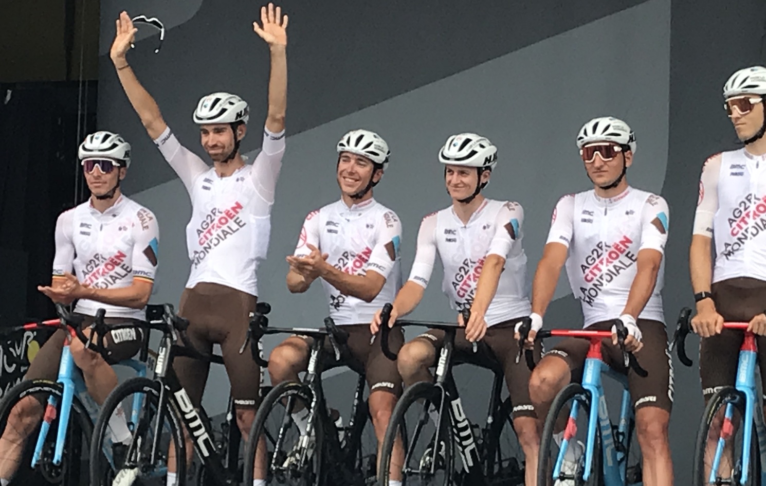 Annemasse_Place_Marches_Podium_Signature_Tour_France_2023_14_etape_Annemasse_depart_equipe_G2R_Citroen_Aurelien_Paret_Peintre