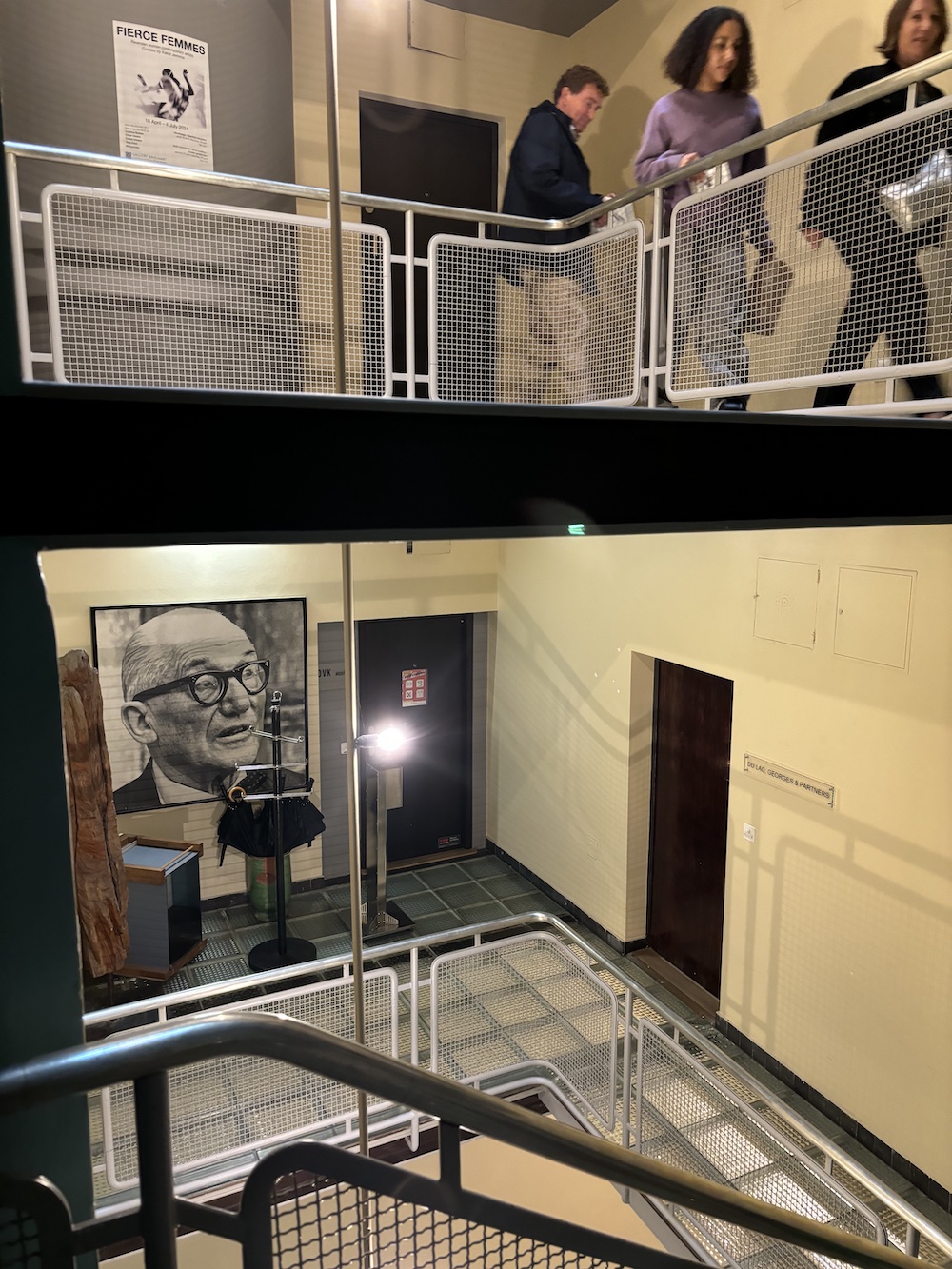 Geneve_immeuble_Clarete_Corbusier_Pierre_Jeanneret_cache_escalier_affiche_Corbusier1