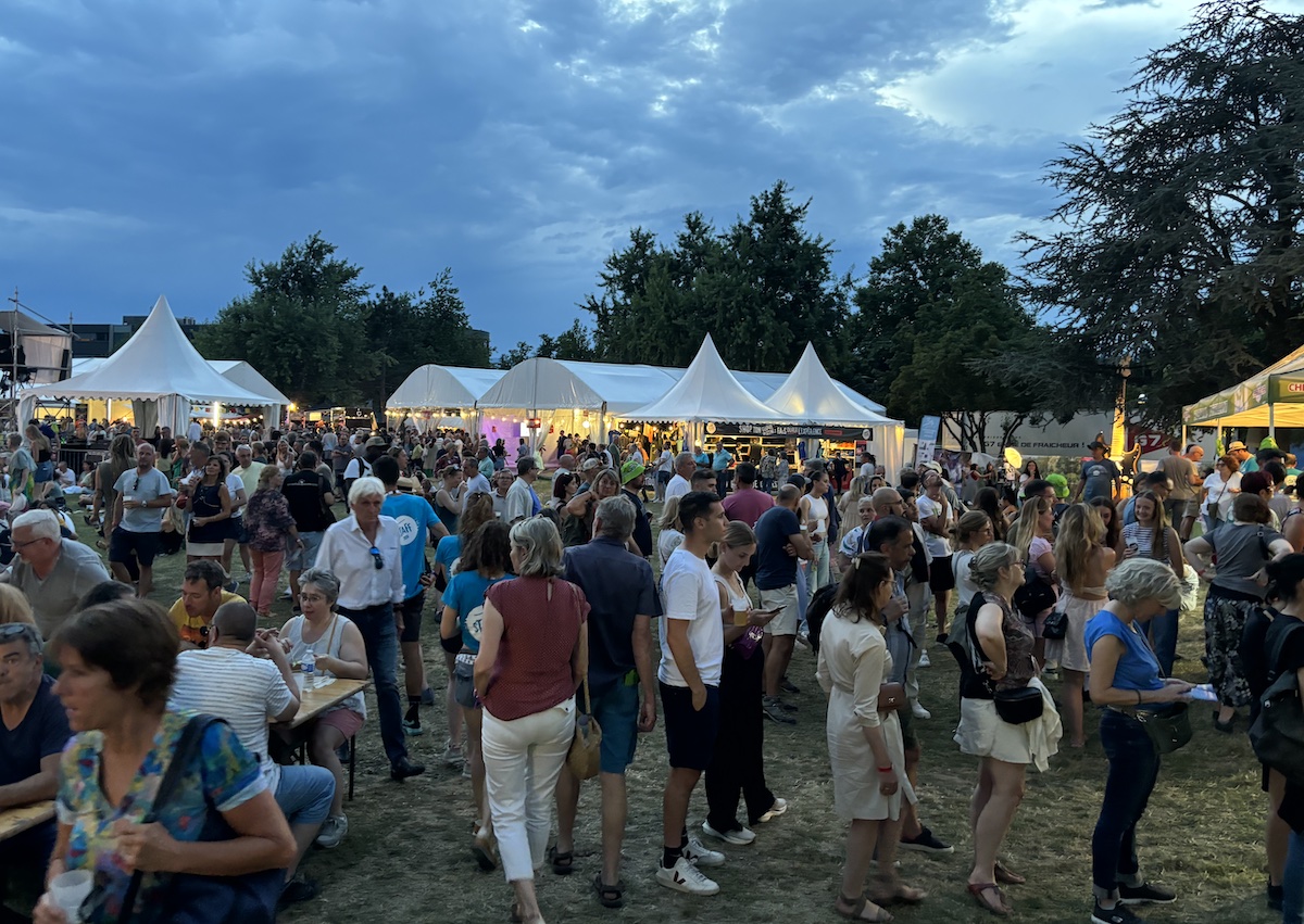 St_Julien_en_Genevois_Guitare_en_Scene_2024_Village_stands_nourriture