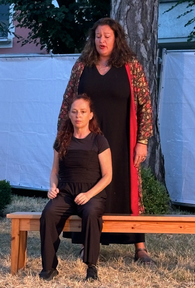 Geneve_Maison_Delices_Musee_Voltaire_jardin_theatre_Plein_air_chant_danse_Compagnie_Solitaire_Berenice_Saint_Aignon_Soumaya_Hallak