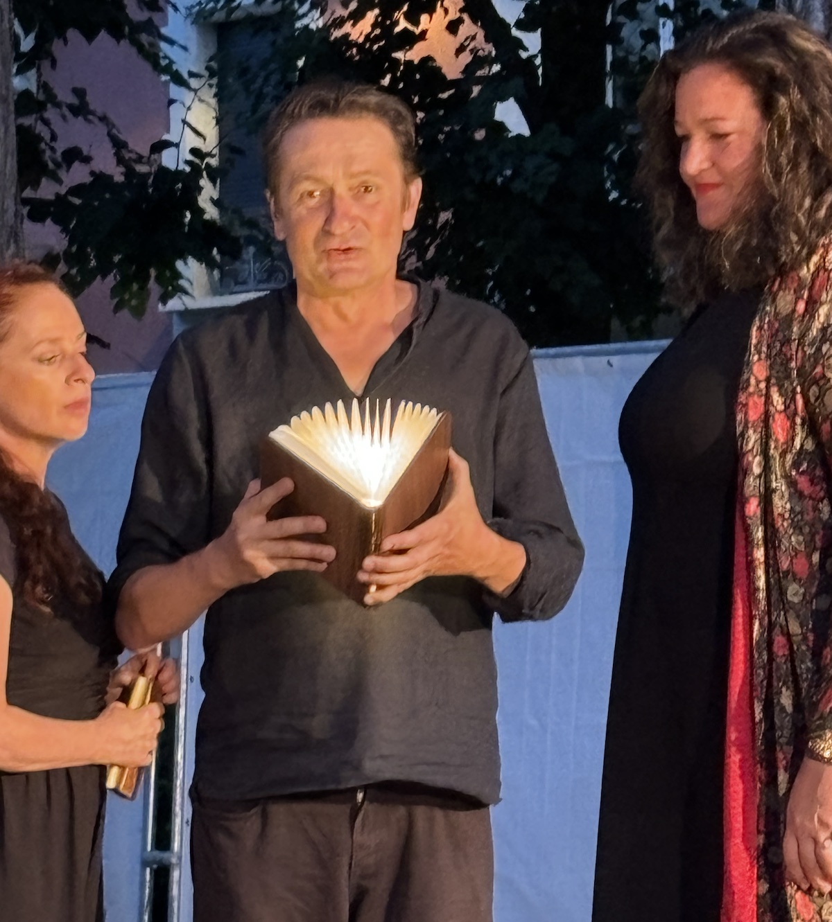 Geneve_Maison_Delices_Musee_Voltaire_jardin_theatre_Plein_air_chant_danse_Compagnie_Solitaire_Didier_Carrer_Berenice_Saint_Aignon_Soumaya_Hallak