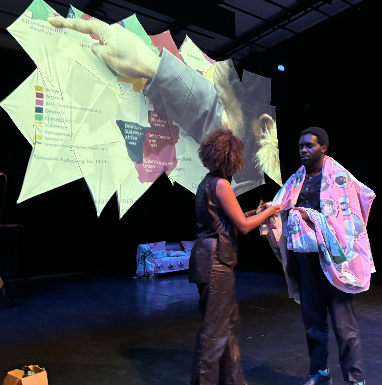 Geneve_Parc_La_Grange_Theatre_Orangerie_2024_Vielleicht_quartier_africain_Berlin_Safi_Martin_Ye_Cedric_Djedje_tissue