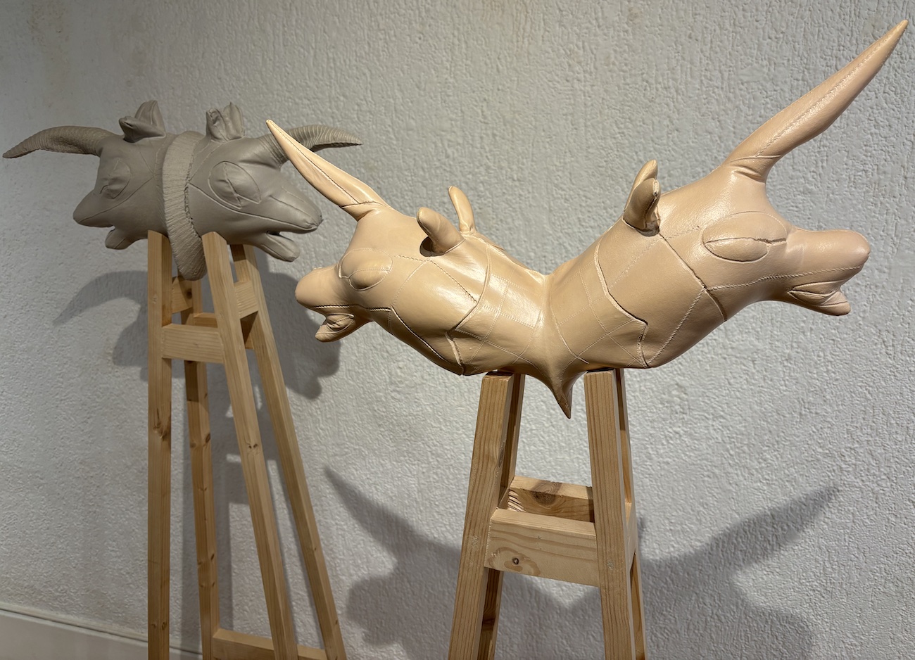 Carouge_Galerie_Marianne_Brand_Parcours_Ceramique_2024_Andrin_Caroline_rhytons_Janus