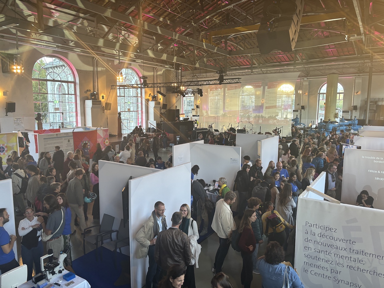 Geneve_BFM_Batiment_Forces_Motrices_Cerebrales_2024_UniGE_Sante_mentale_neurosciences_stands