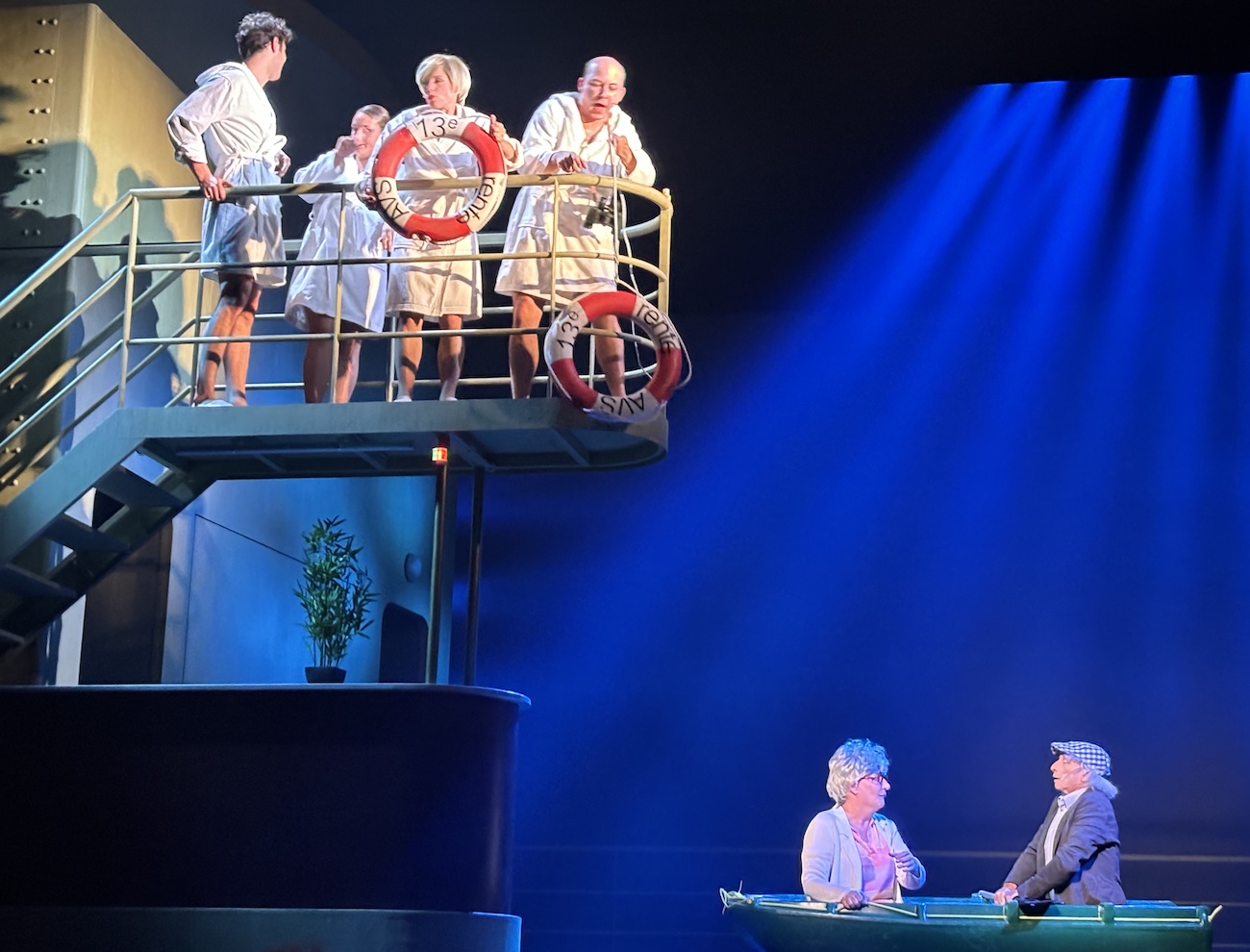 Geneve_Casino_Theatre_Revue_2024_Bouee_sauvetage_Meyer_13e_rente