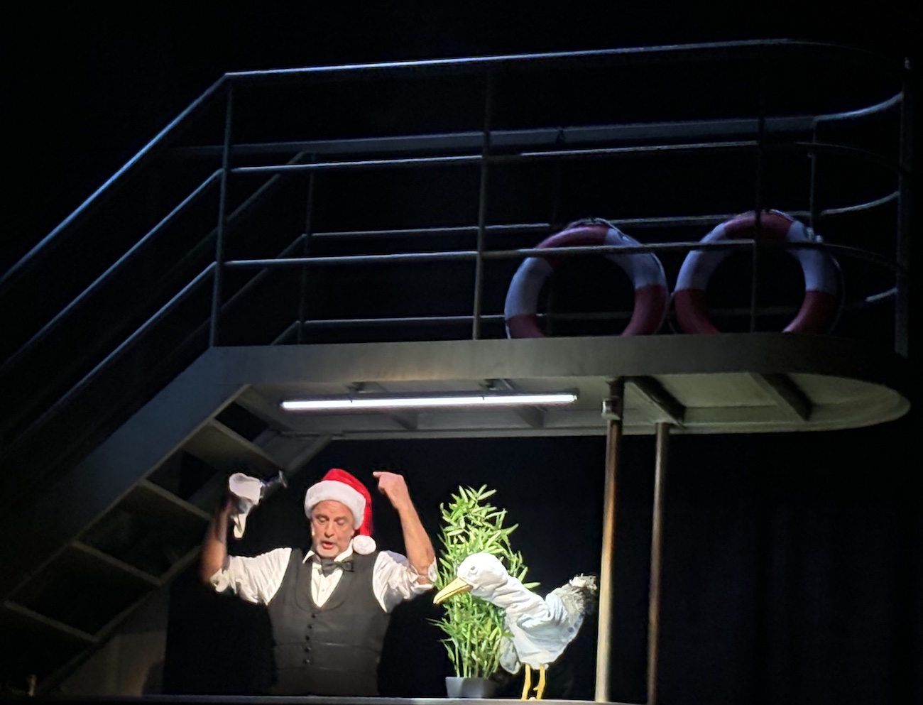 Geneve_Casino_Theatre_Revue_2024_au_bar_Savary_mouette