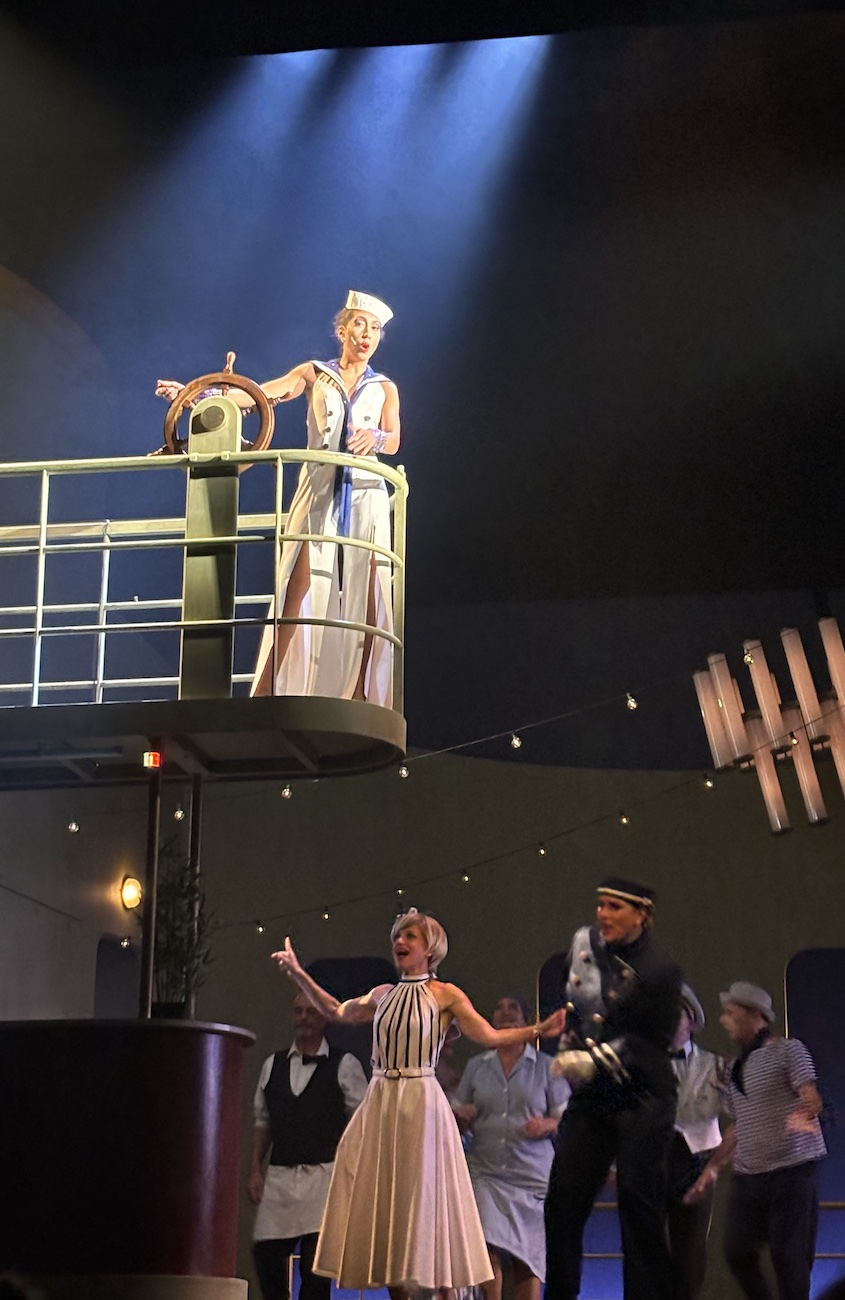 Geneve_Casino_Theatre_Revue_2024_barre_extreme_droite_Sirolli_Virginia