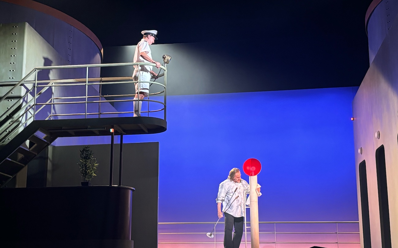 Geneve_Casino_Theatre_Revue_2024_passager_encombrant_Deshusses_Arnaudon