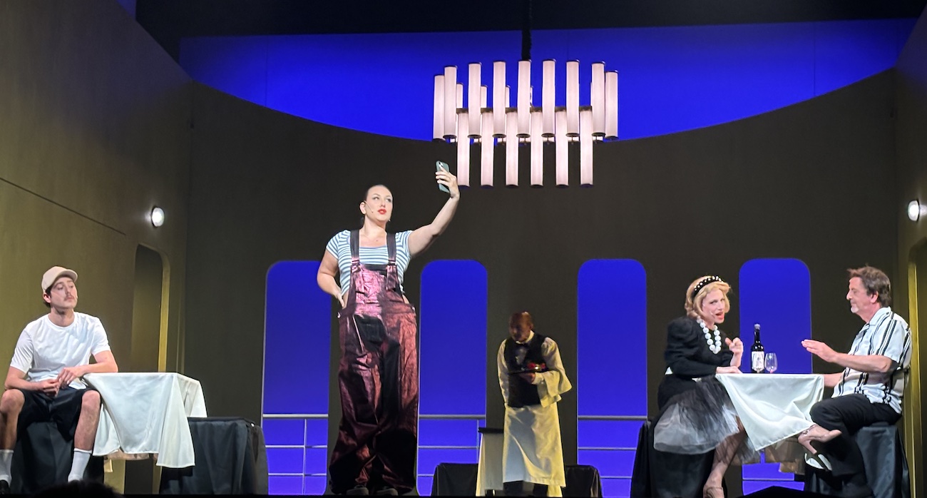 Geneve_Casino_Theatre_Revue_2024_seduction_carte_Amstel_Savary_Grossrieder_Deborgel