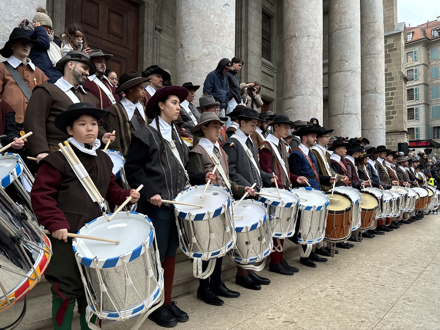 Geneve_Cours_Saint_Pierre_Escalade_2024_Concerts_toutes_musiques_Compagnie_1602_Tambours