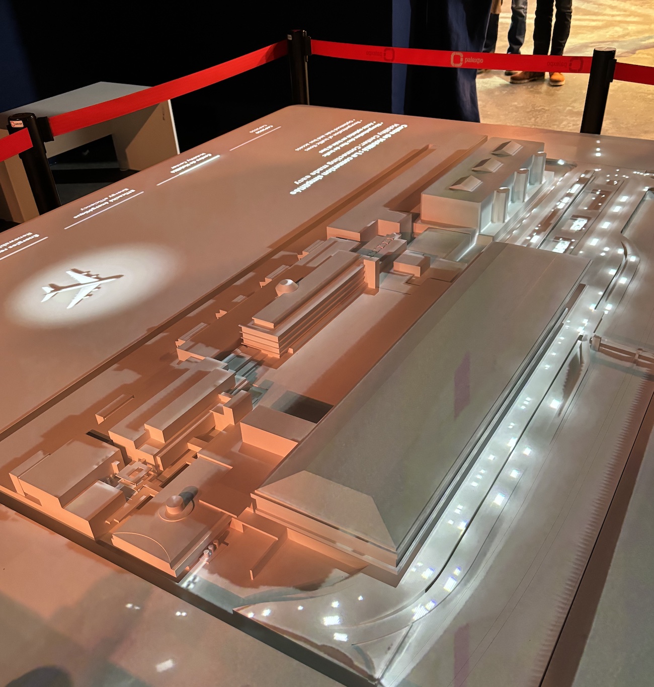Geneve_Palexpo_Automnales_2024_Geneve_aeroport_hote_honneur_stand_E03_maquette_futur_terminal_energie_renouvable1
