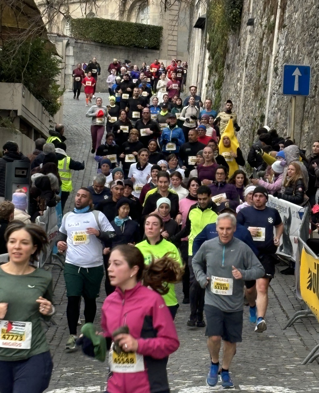 Geneve_Place_de_Neuve_descente_vieille_ville_Course_Escalade