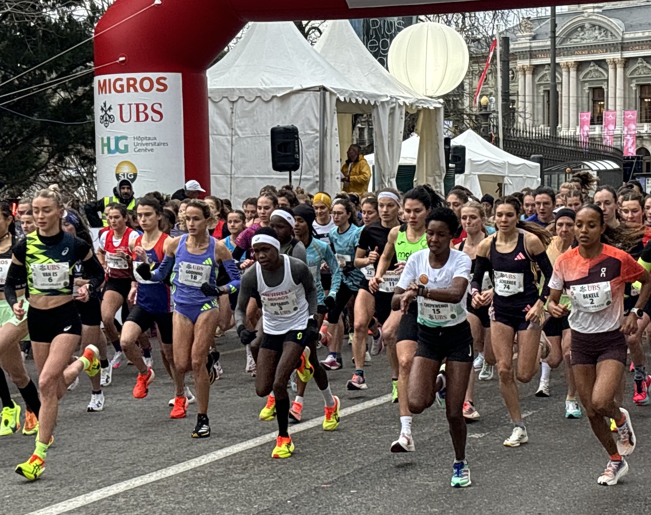Geneve_Promenade_Bastion_Escalelite_femme_depart_2024_Van_Es_Jeptarus_Bekele