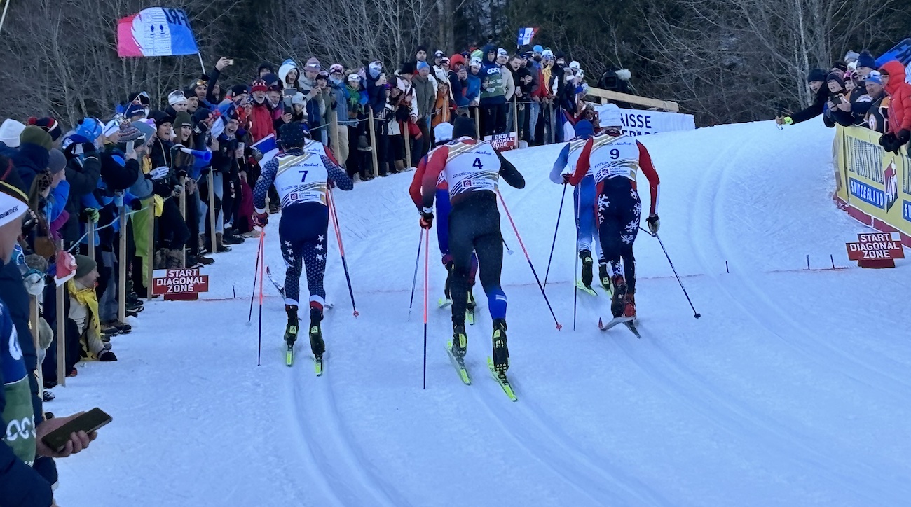 Rousses_Stade_nordique_tuffes_Coupe_Monde_ski_fond_FIS_2025_Finales_sprint_classique_hommes_depart_public