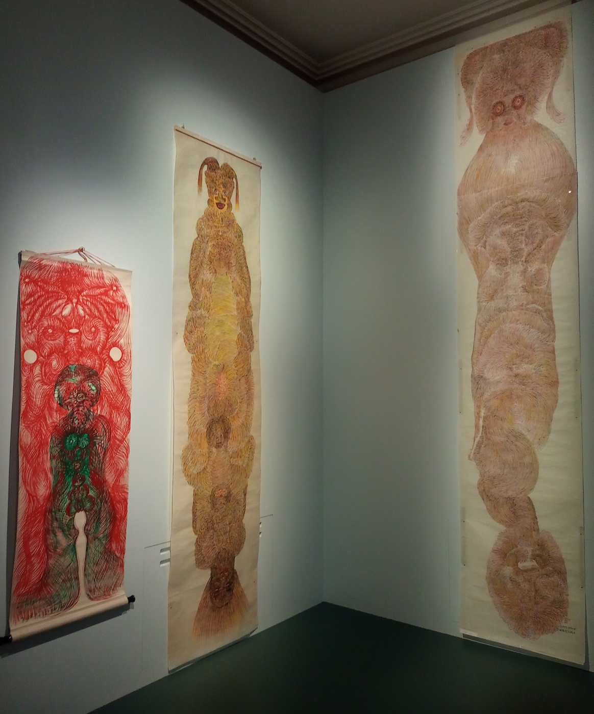 Geneve_Musee_international_Reforme_MIR_Voir_Invisible_art_brut_au-dela_2025_Guo_Fengyi_Qigong_rouleau_papier_silhouette_corps_allonge