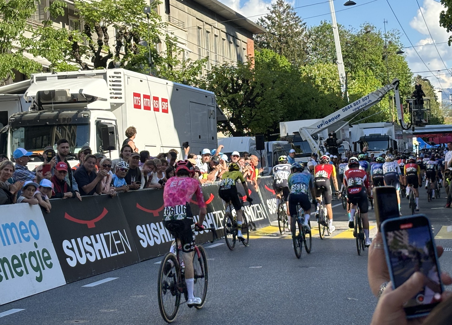 Fribourg_Boulevard_Perolles_Tour_Romandie_2025_1re_etape_29_avril_2025_arrivee_dos