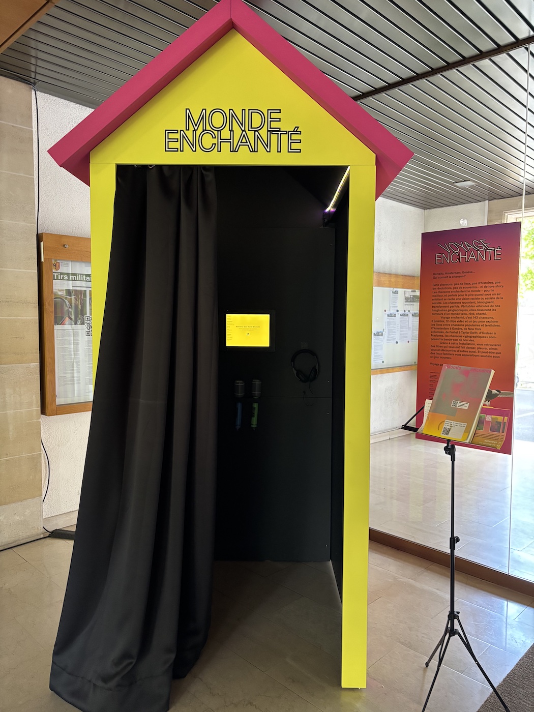 Carouge_Mairie_Printemps_carougeois_installation_sonore_voyage_enchante_cabine_Monde_enchante