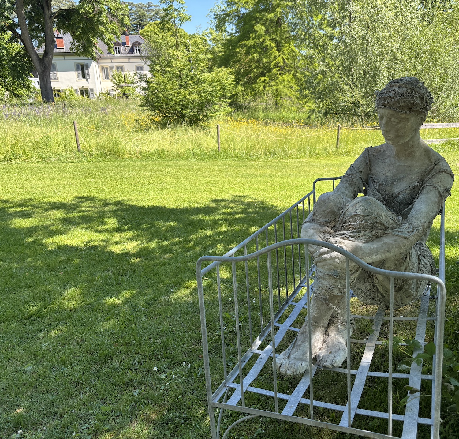 Geneve_Chene-Bougeries_Parc_Stagni_sculptures_au_parc_association_sculpteurs_sculptrices_Geneve_asdg_lit