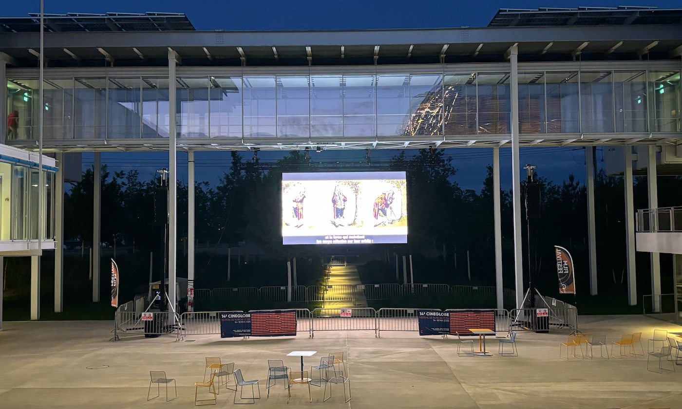 Geneve_Meyrin_CERN_Portail_Science_Esplanade_Particules_Nuit_Musees_2025_projection_plein_air