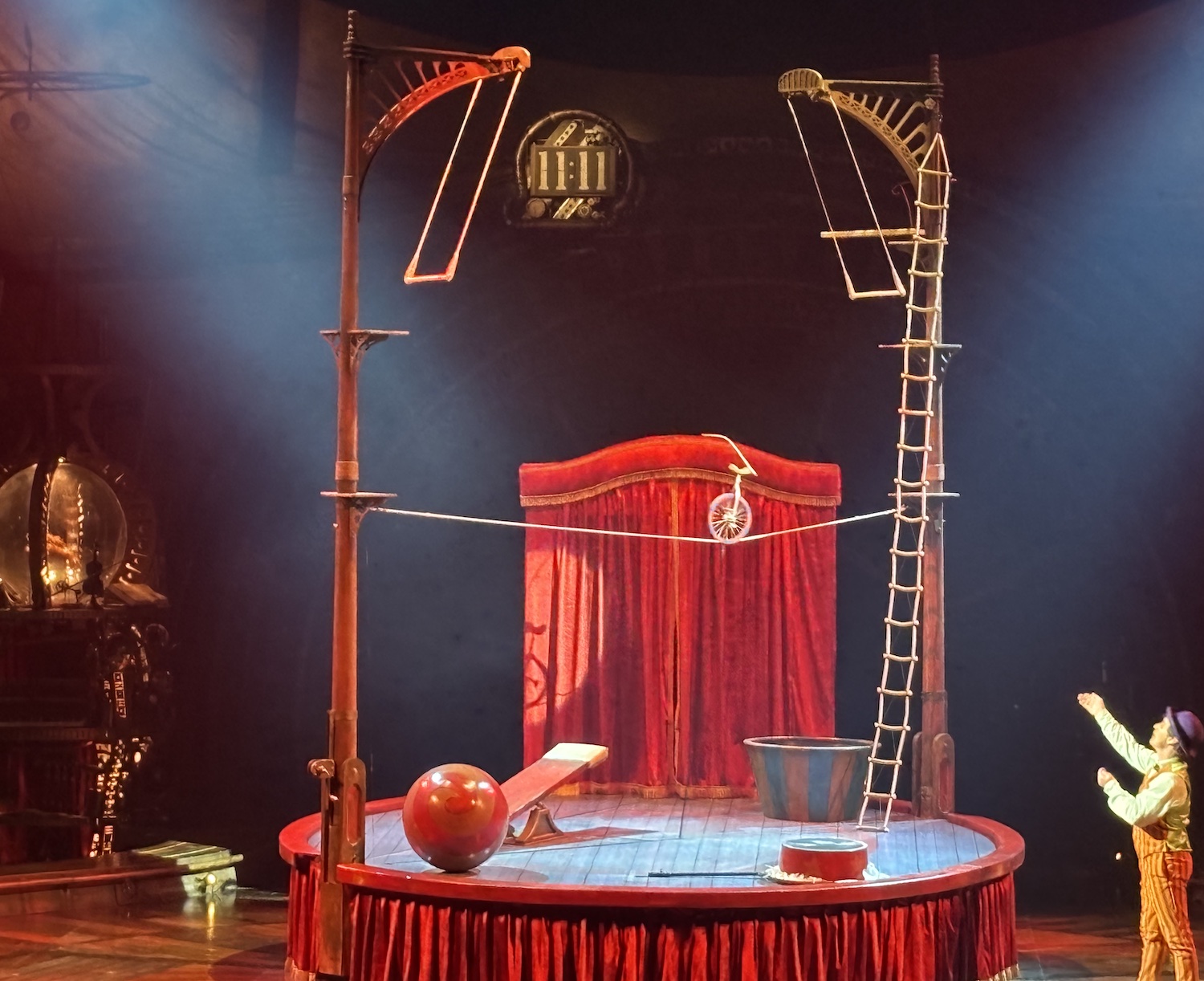 Geneve_Plaipalais_Cirque_Soleil_Kurios_cabinet_curiosite_2025_theatre_invisible