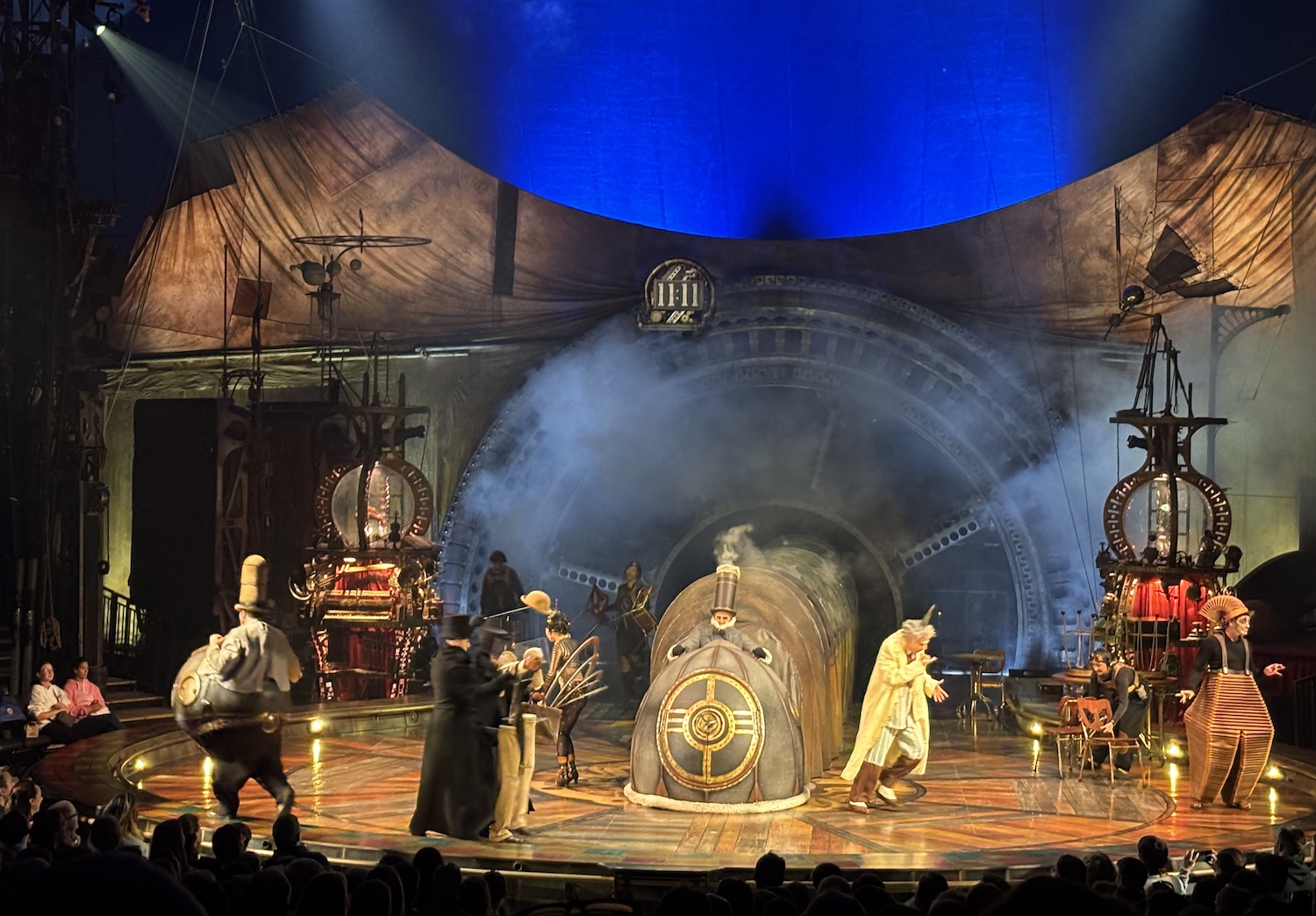 Geneve_Plaipalais_Cirque_Soleil_Kurios_cabinet_curiosite_chapiteau_lokomotive