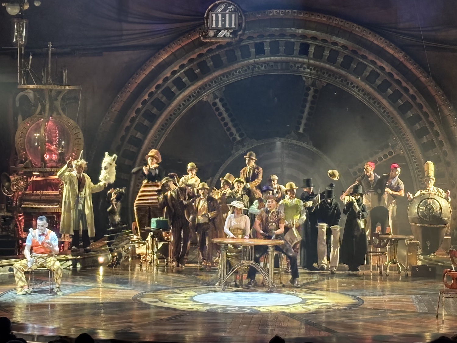 Geneve_Plaipalais_Cirque_Soleil_Kurios_cabinet_curiosite_personnages_imaginaires