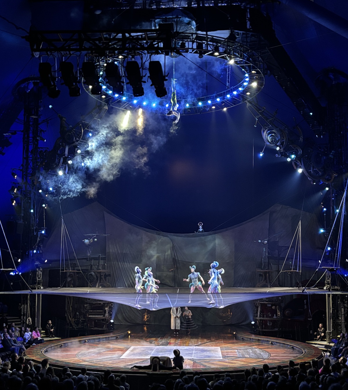 Geneve_Plaipalais_Cirque_Soleil_Kurios_cabinet_curiosite_trampoline_chapiteau