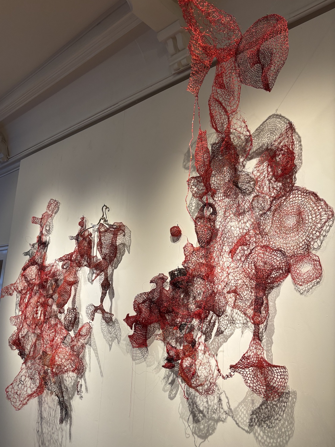 Musee_Art_Histoire_Fribourg_MAHF_Chiharu_Shiota_Traces_Mine_forgotten_Memories_2025_1
