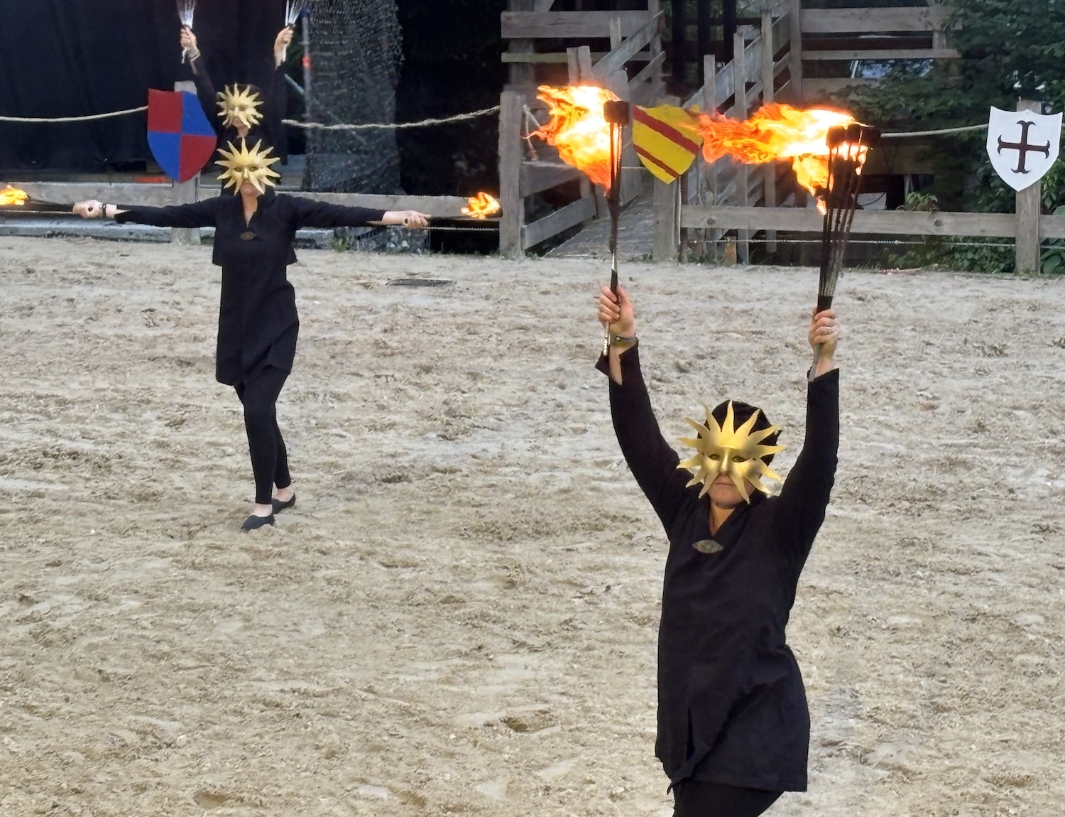 Andilly_foret_Petit_Pays_Grandes_Medievales_2025_association_Petit_Pays_spectacle_danse_soleil_feu