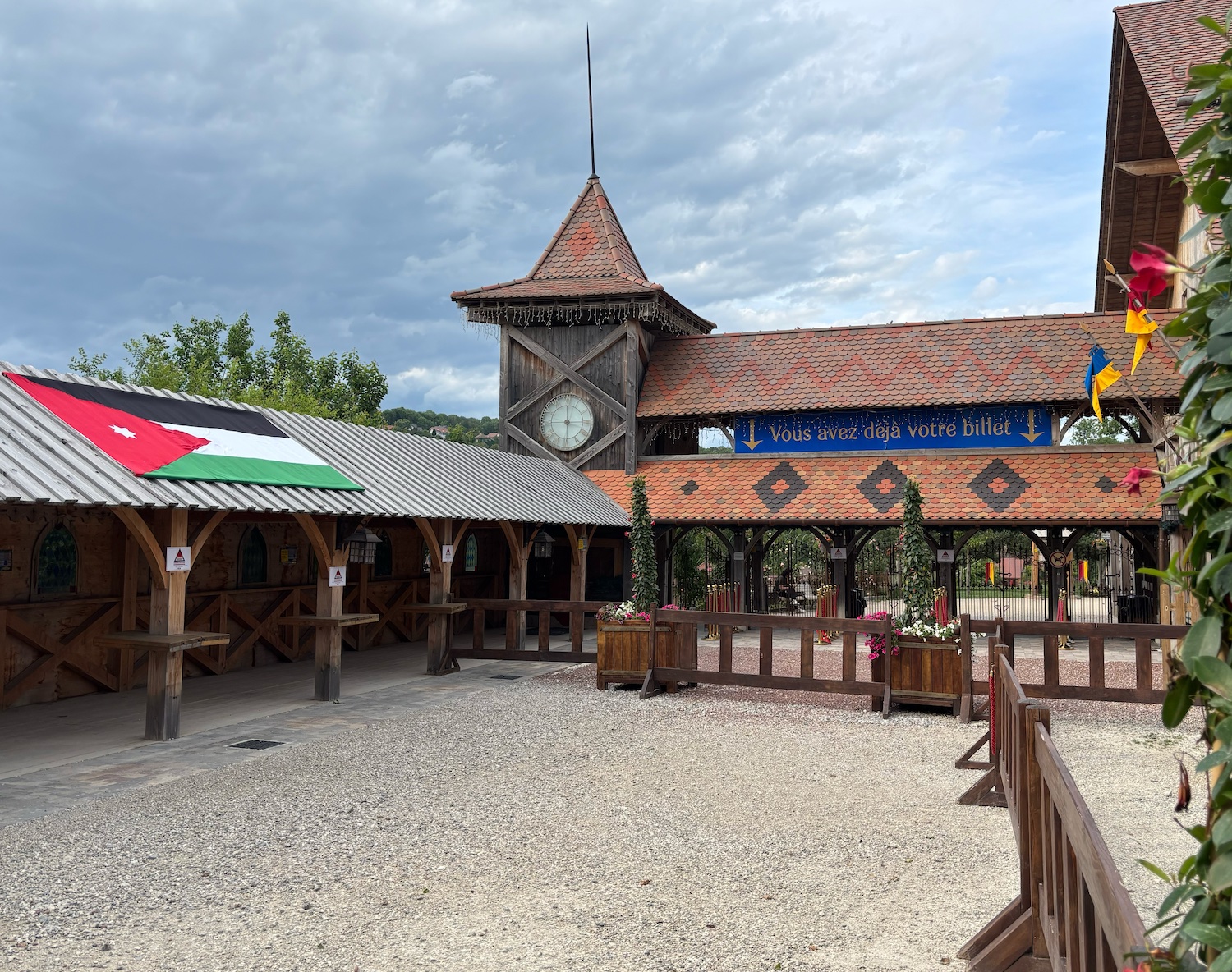Andilly_foret_Petit_Pays_Grandes_Medievales_2025_entre_Jordanie_drapeau