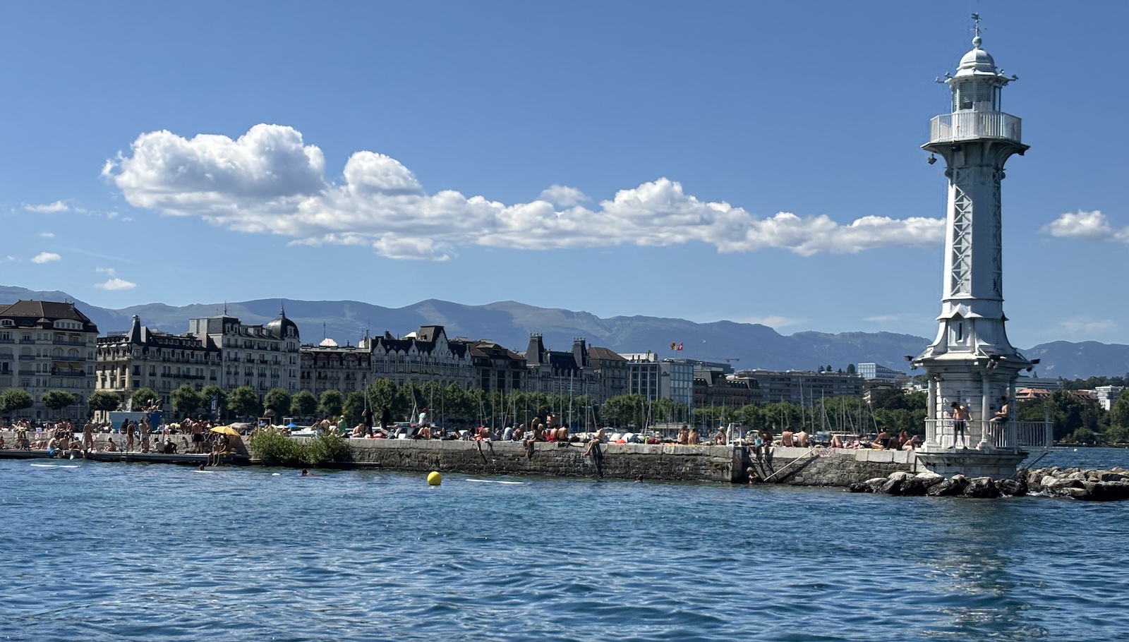Geneve_Bains_Paquis_Phare_baigneurs