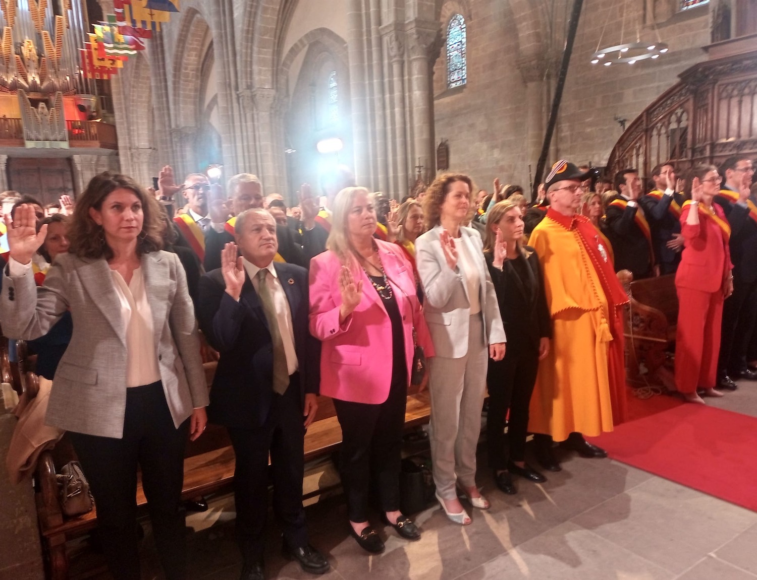 Geneve_Cathedrale_Saint_Pierre_Serment_Conseil_administratif_Christina Kitsos_Alfonzo Gomez_maire_Marjorie de Chastonnay_Joelle_Bertossa_Marie_Barbey-Chappuis_2025_2026