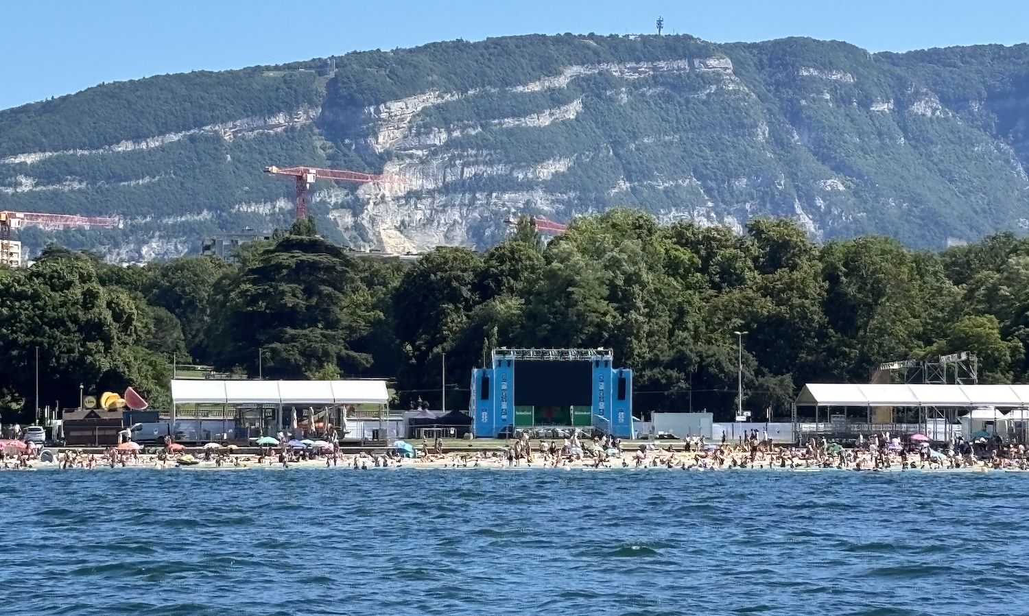 Geneve_Fan_Zone_Baby_Plage_Euro_feminin_2025_UEFA_Women_EURO_2025_Lac_Leman