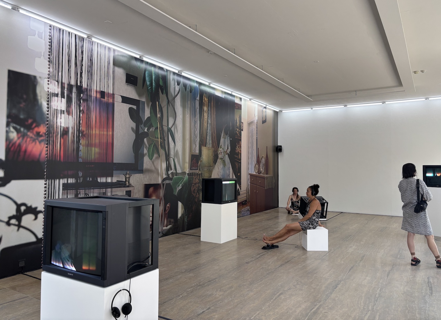 Geneve_Place_Ile_Halle_Nord_installation_Noha Mokhtar_Sahar_Suliman_Saga_Mythologie_depart_recit_actrice_famille_egyptienne