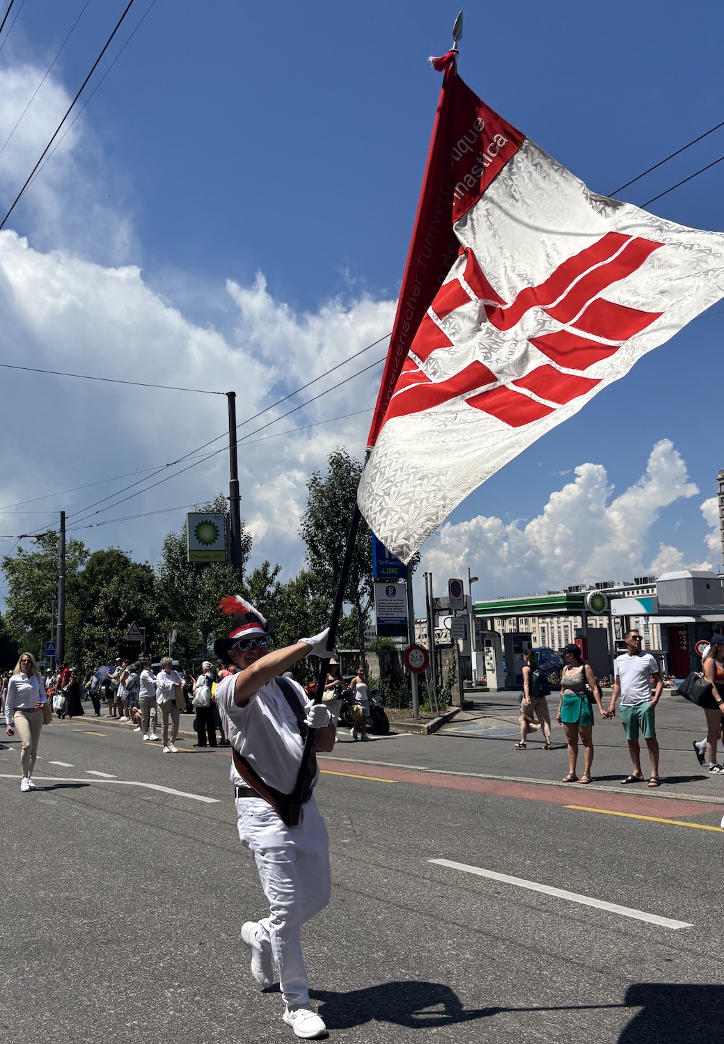 Lausanne_Montbenon_fete_gymnastique_2025_cortege_drapeau_fete_federale_gymnastique