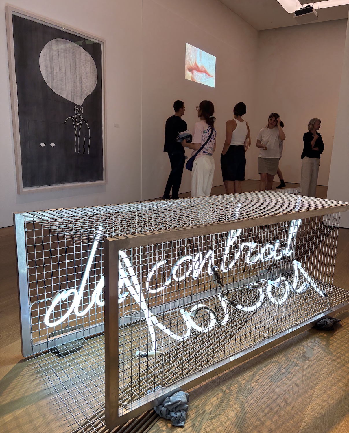 Lausanne_Plateforme_10_MCBA_Musee_Cantonale_Beaux_Arts_Vernissage_Alain_Huck_respirer_une_fois_sur_deux_neon_contrat_social