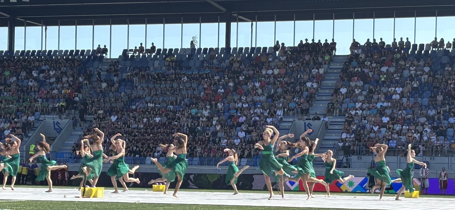 Lausanne_Stade_Tuiliere_Ceremonie_cloture_77e_Fete_federale_gymnastique_danse_costume_vert