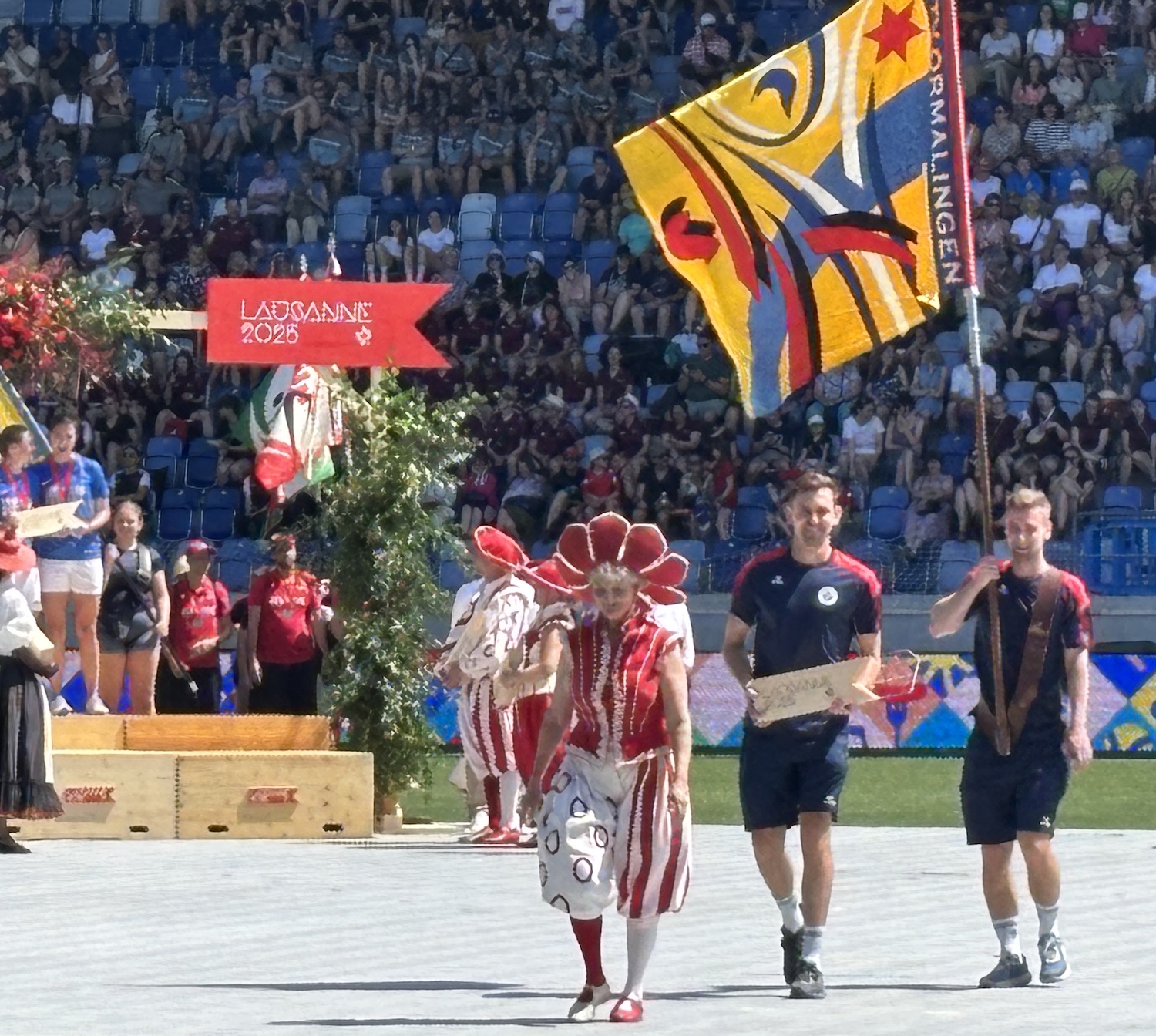 Lausanne_Stade_Tuiliere_Ceremonie_cloture_77e_Fete_federale_gymnastique_remise_trophee_Ormalingen