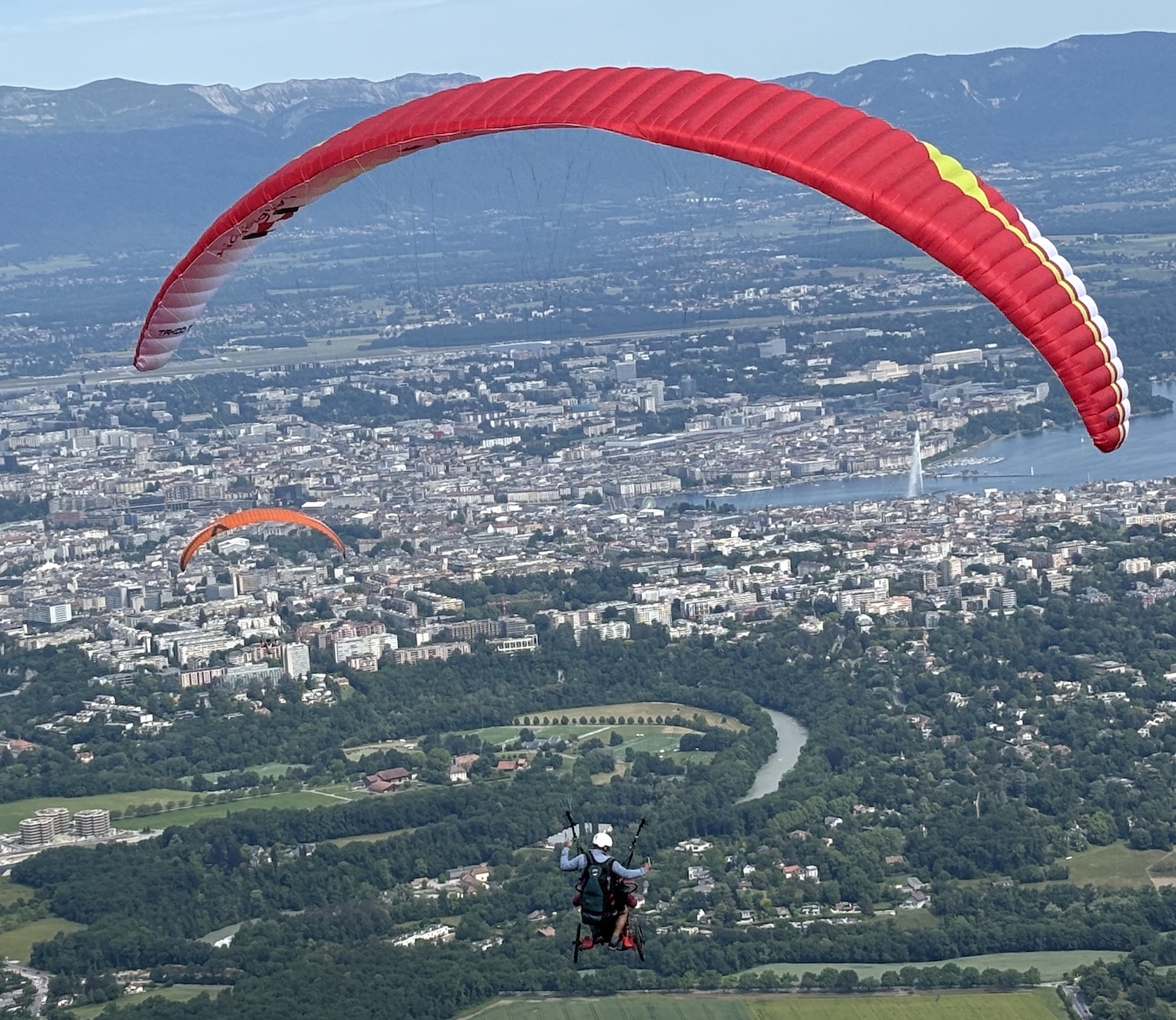 Saleve_gare_arrivee_telepherique_aire_decollage_vol_libre_Inauguration_air_decollage_personne_mobilite_reduit_handicap_decollage_Geneve_jet_eau