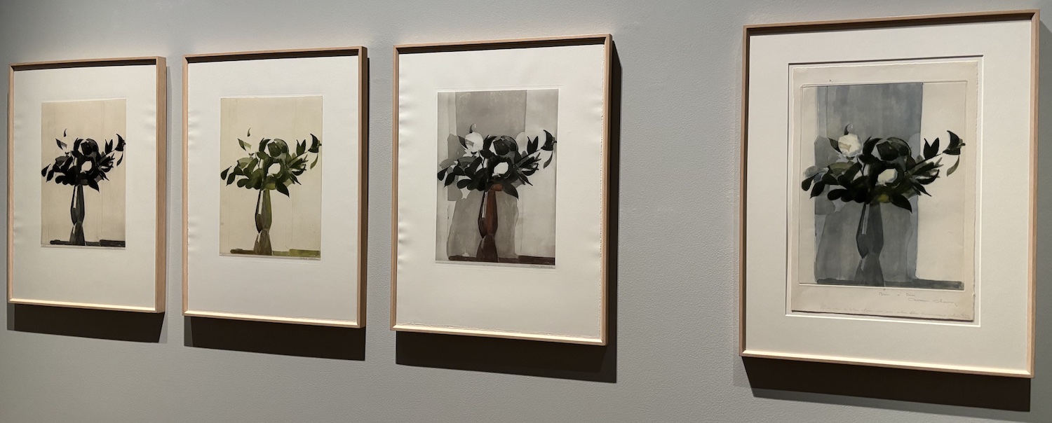 Vevey_Musee_Jenisch_Pavillon_estampe_Albert_Chavaz_approche_un_peintre_2025_bouquet_camelias_1973_Aquatinte_variation