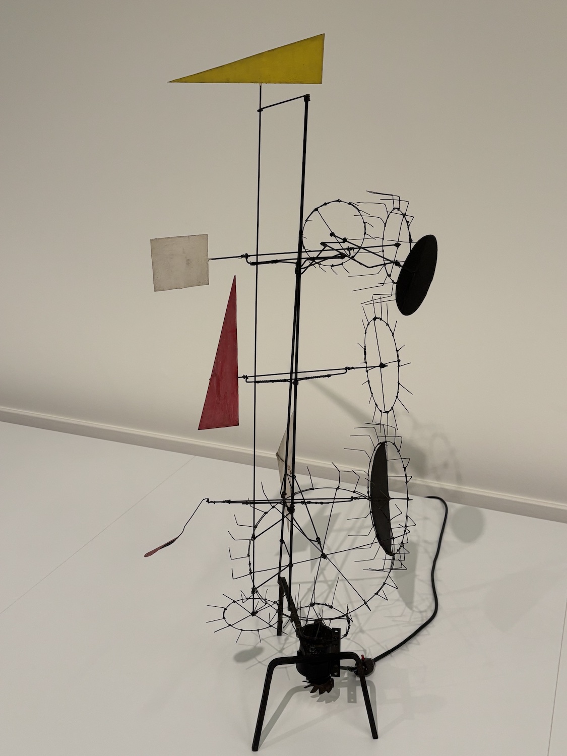 Geneve_Musee_Rath_Jean_Tinguley_sculpture_cinetique_mobile_Meta-Herbin_1955