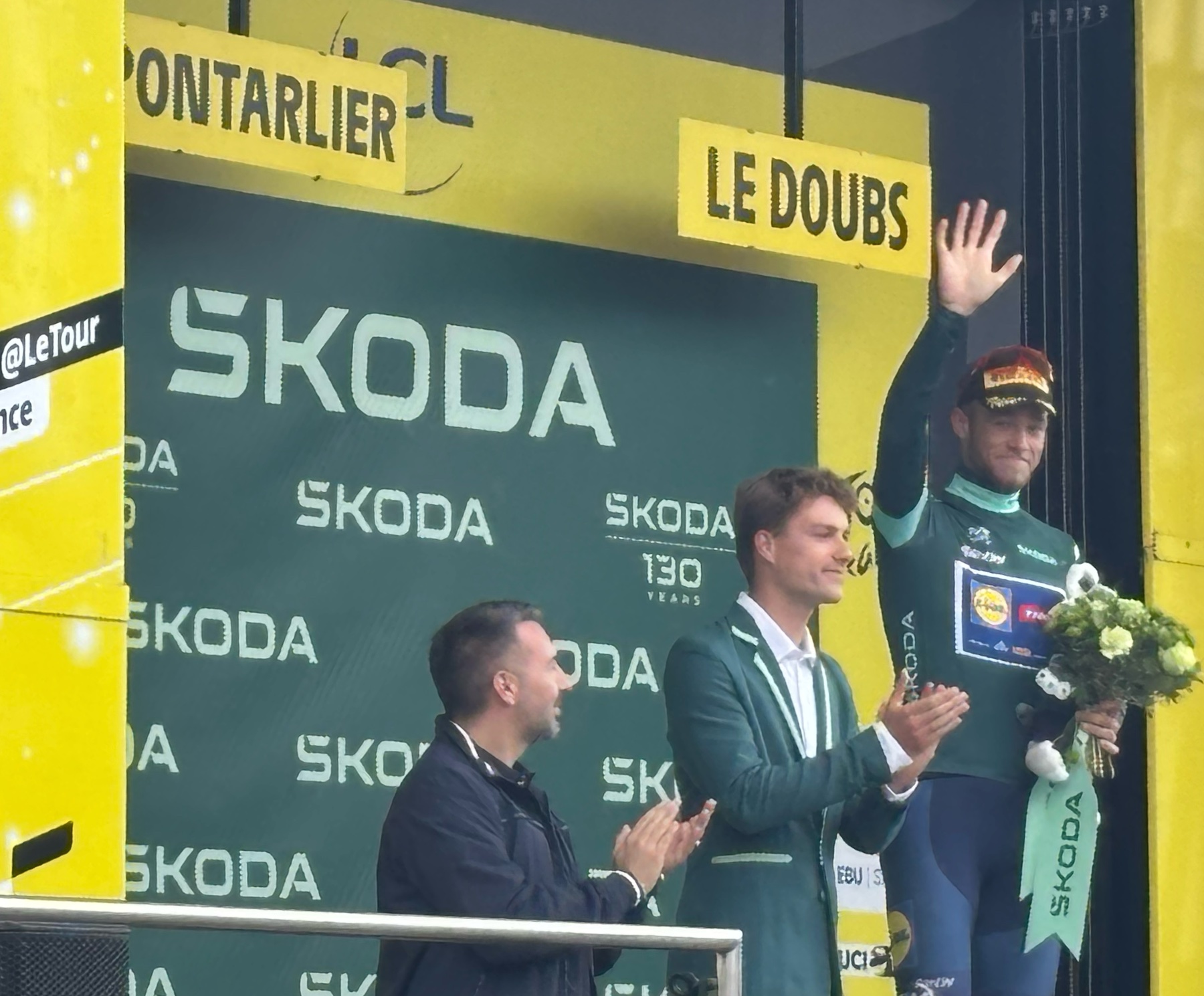 Pontarlier_Doubs_Tour_de_France_2025_Jonathan_Milan_podium_maillot_vert