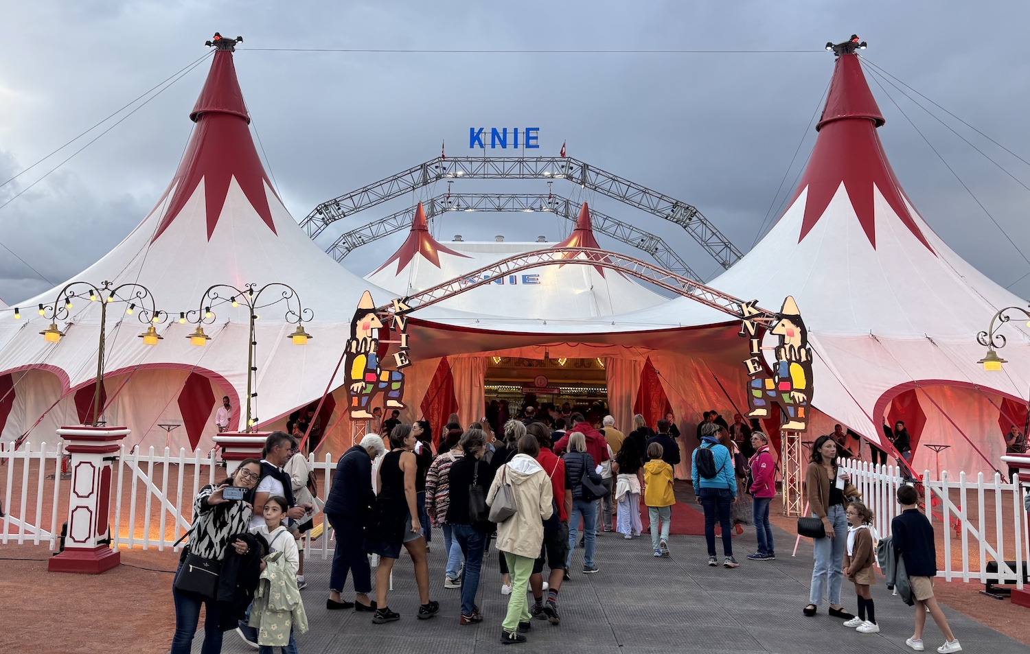 Geneve_Plaine_Plainpalais_Cirque_Knie_2025_chapiteau_Premiere