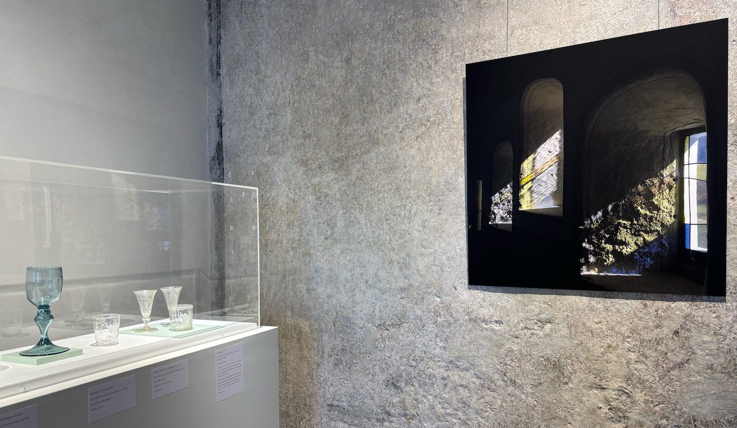 Nyon_Chateau_exposition_2025_Reflets_transparence_exposer_photographier_verre_Lopreno_verre2