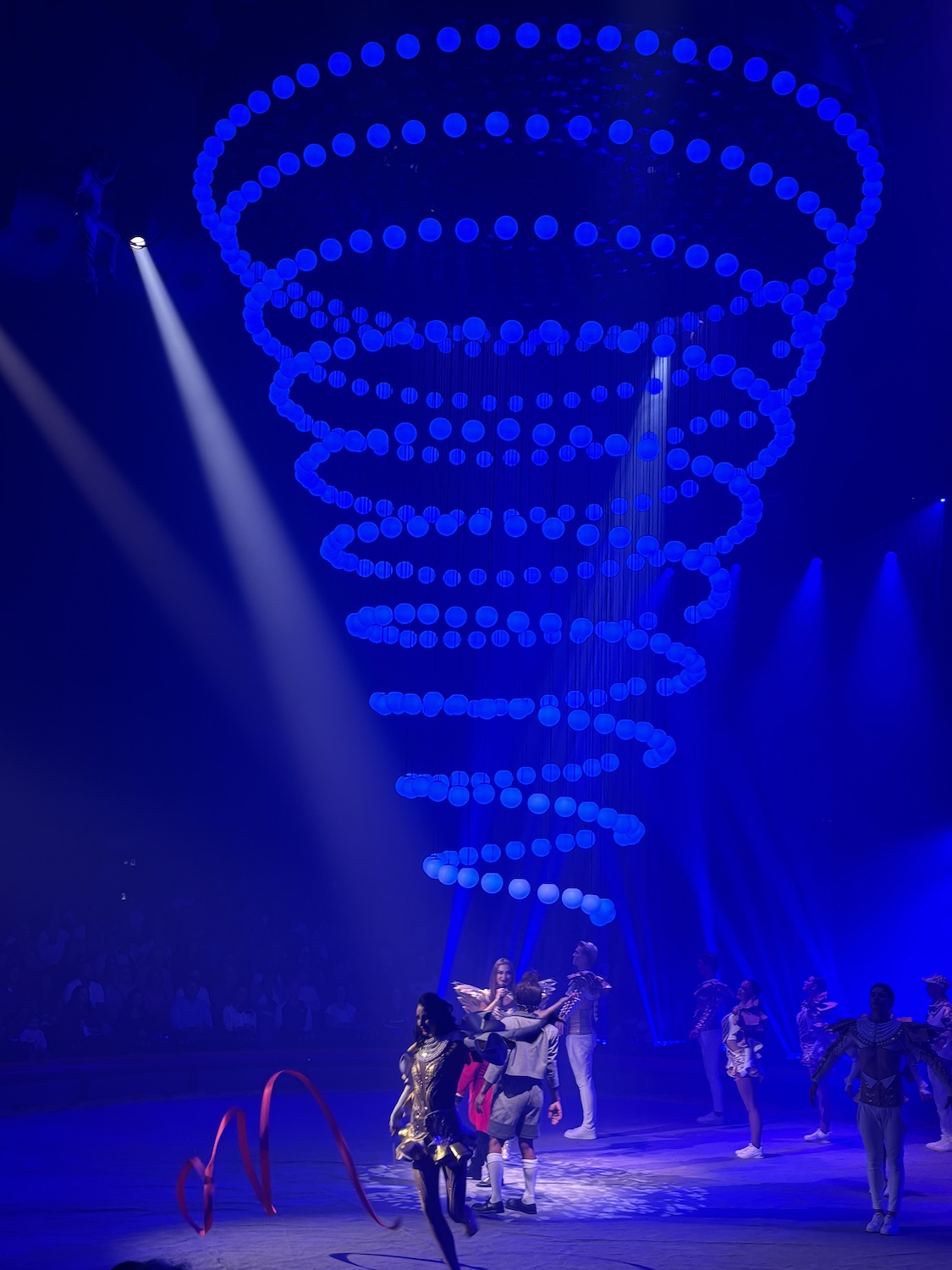 Geneve_Plaine_Plainpalais_Cirque_Knie_2025_boule_cinetique_troupe_Bingo