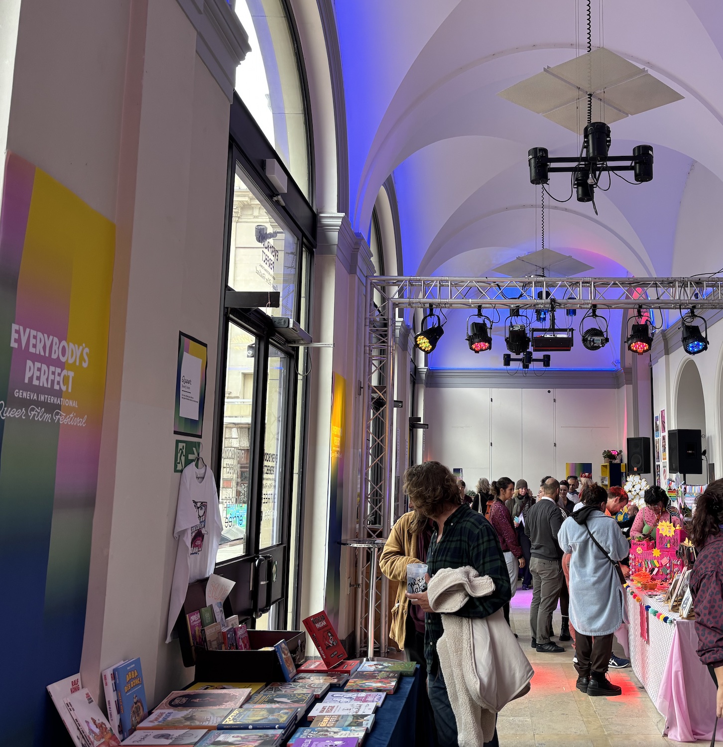 Geneve_Maison_Grutli_Everybody_Perfect_festival_cinema_queer_stands_librarie