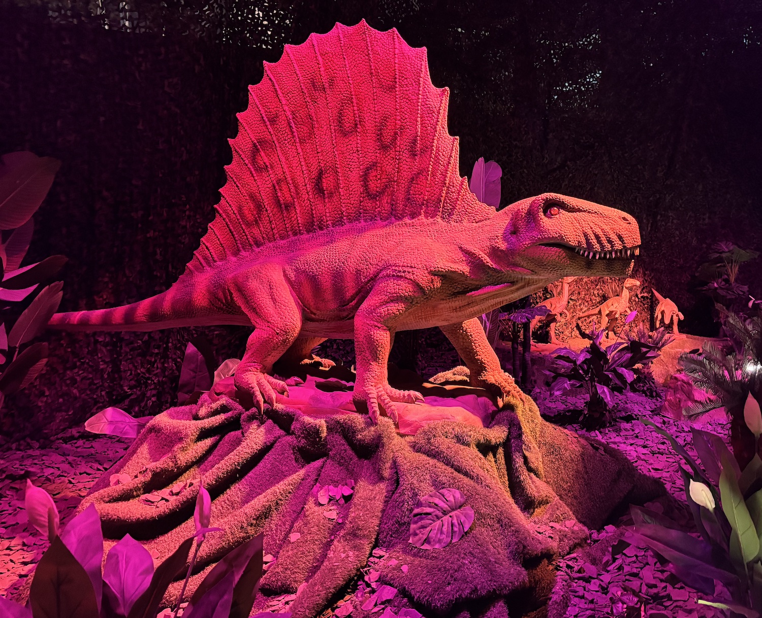 Lausanne_Beaulieu_Exposition_Grandeur_nature_2025_Dinos_alive_Tries_Dimetrodon