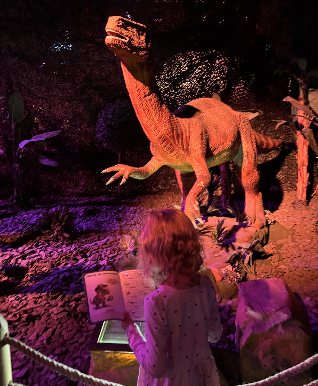 Lausanne_Beaulieu_Exposition_Grandeur_nature_2025_Dinos_alive_guide_petit_exploratrice